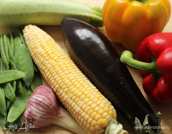 Набор овощей может быть различным... Я исходила из того, что было в моем холодильнике... Очень обрадовалась обнаруженному в морозильной камере початку кукурузы)))))))))))))))