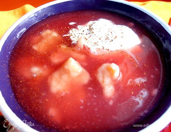 Остывает кисель долго... Я положила в почти остывший суп горку сметаны, но она ушла ко дну, как "Титаник!"))) Взбитые сливки более выигрышно бы здесь смотрелись!