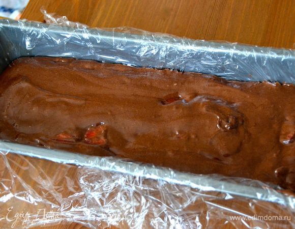 И поставить в морозилку минимум на три часа... З а 30 минут перед подачей достать из морозилки и дать постоять при комнатной температуре.