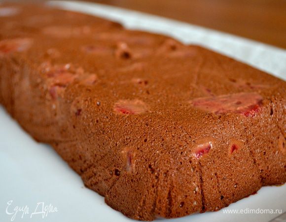 Достать из формы (в этом нам поможет пищевая пленка, которой выстлана форма).