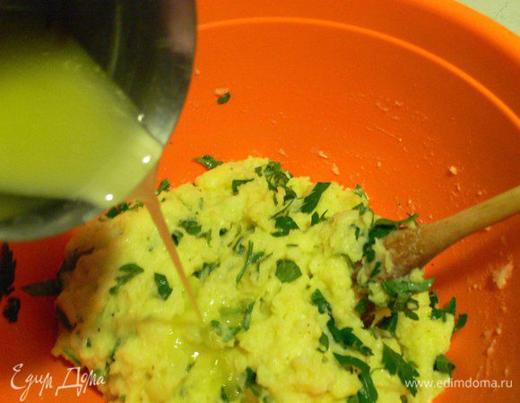 Добавляем растопленное масло
