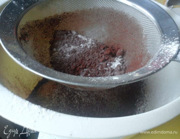 Смешать сухие ингридиенты и просеять