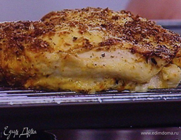 Курочку достать из духовки, дать ей "отдохнуть" несколько минут.