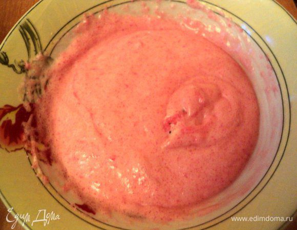 Во 2-ю часть добавить измельченную ½ часть брикета вишневого киселя.