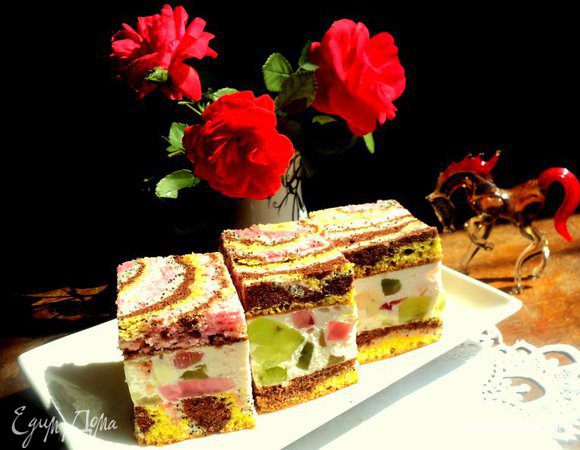 Порезать пляцок на кусочки.