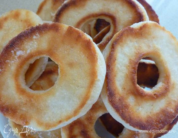 На днях жарила бублики от Катюши -  КАТЕРИНА  
http://www.edimdoma.ru/retsepty/54162-tvorozhnye-bubliki
  ели успела сфотографировать, очень по нравилось особенно детям . 
 