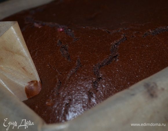 выпекать 30 минут при 180 гр. они должны стать упругими, но в тоже время влажными и на вид недопечеными! 