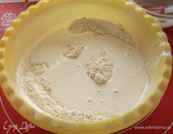 добавить дрожжевую смесь