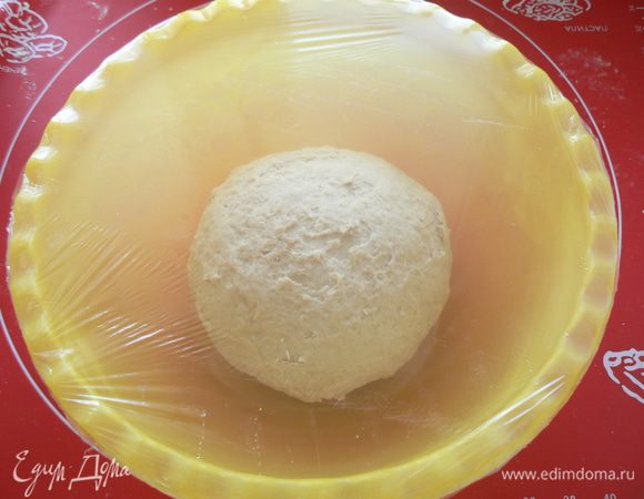 положите тесто в смазанную миску,затяните пленкой и отправьте в теплое место на 1.5-2 часа