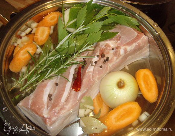 Почерёвок сварить с добавлением овощей и специй, соли и перцев до готовности.