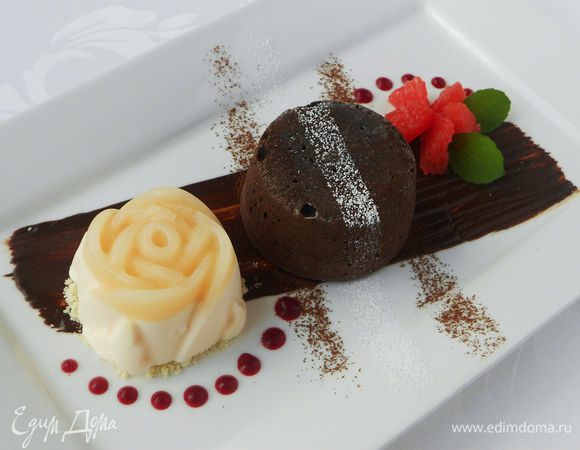 Осталось уложить пирожное, кусочки грейпфрута и , наконец, парфе. Присыпать сахарной пудрой и какао. Приятного вам аппетита! 