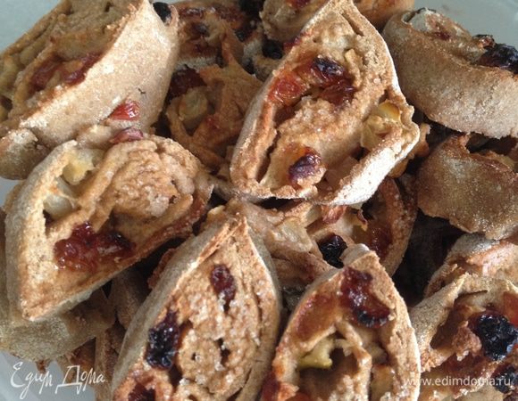 Выпекаем 40 минут при 180 градусах на среднем уровне при программе "верхний и нижний жар".
Если любите, чтобы печенье хрустело, можно оставить его подсушиться при выключенной духовке с открытой дверцей.

Приятного диетического чаепития!