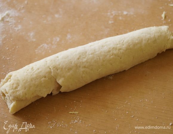 Скатать в плотный рулет