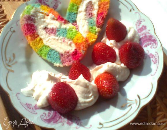 •	Приятного аппетита!!!

P.S. Не могу нарадоваться на рецепт домашних сливок от Натали (см. http://www.edimdoma.ru/retsepty/54565-shokoladnyy-tort-so-slivkami-domashnego-prigotovleniya)  Меня поймут те, кто сталкивается с проблемой их покупки в магазине – у нас их часто нет, а когда и есть – не всегда взбиваются...:-(