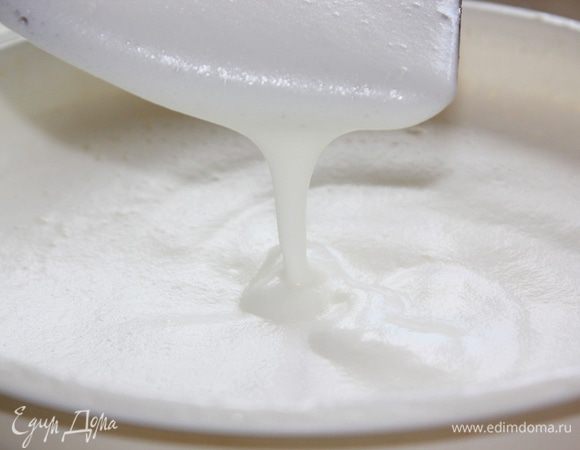 Масса увеличится в объеме в два раза. Ставим взбитую массу охлаждаться в холодильник. 