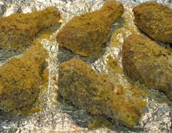 
Выложить окорочка  на противень, сбрызнуть маслом и готовить в духовке при тем-ре 180гр.примерно 60мин.