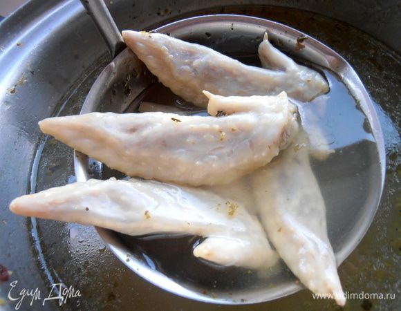 Сварить бульон,например,из крылышек с добавлением приправ и соли...