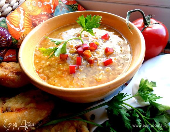 Разливаем по тарелочкам и подаём со сметаной. Детёнок мой только на последней ложке заметил,что мамулька добавила что-то новенькое в супчик и тогда удивился)))