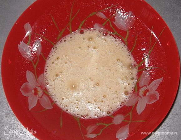 Яйца взбить с сахаром + ванильный сахар. 