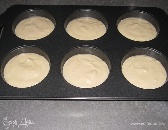 Сверху еще 1 ст.л. теста.