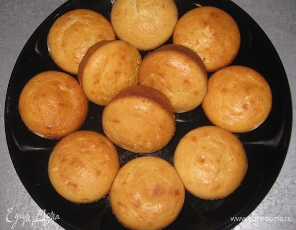 Выпекать при 180 гр. 20-25 минут до образования золотистой корочки. Остудить на решетке. 