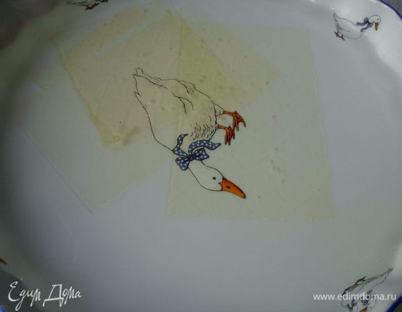 Залить листики желатина водой на несколько минут