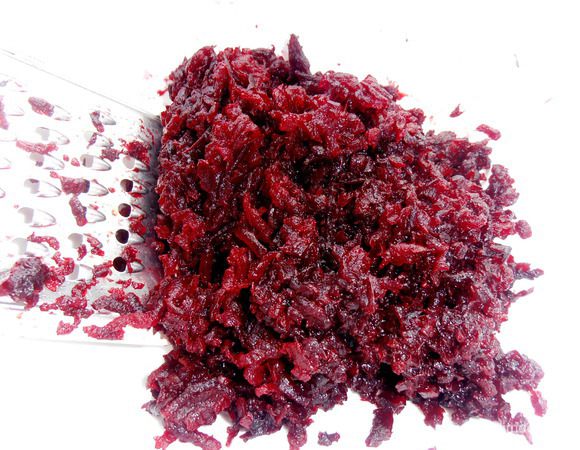 Свеклу натереть на крупной тёрке...