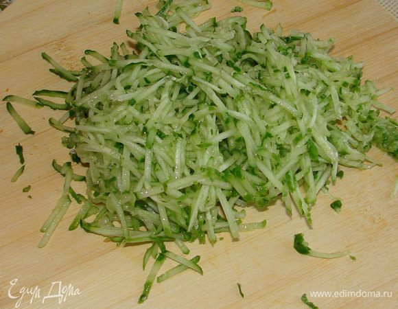 Огурцы порезать аналогично моркови