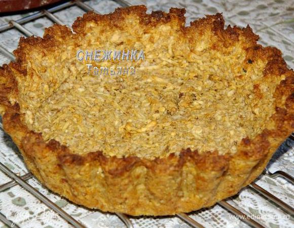 Легко и аккуратно вынимаем основу из формы. Даём полностью остыть на решетке.