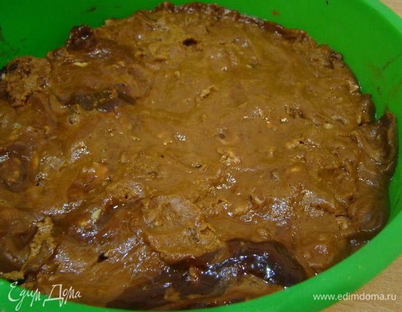 Выкладываем в силиконовую форму (или на пергамент), разравниваем, оставляем до полного остывания, режем на куски