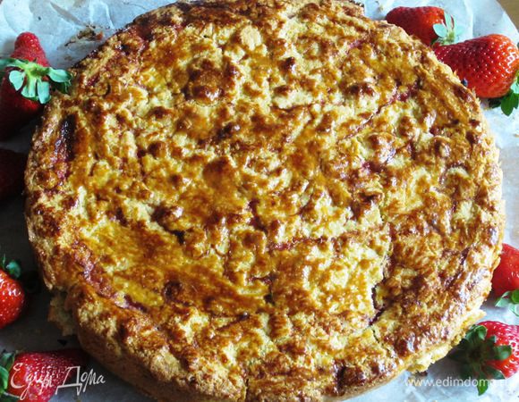 Выпекать в разогретой до 180°С духовке 35 минут. Разрезать пирог после того, как он остынет!!! На главном фото я разрезала сразу же, не удержалась, а на фото  в разрезе - после того, как остыл!!! Приятного аппетита:)