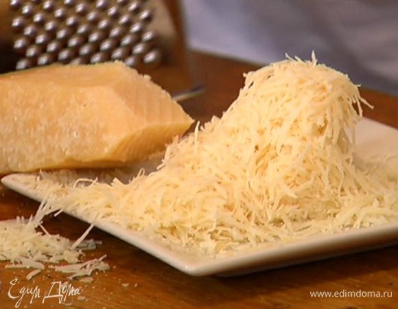 Сыр натереть на мелкой терке.