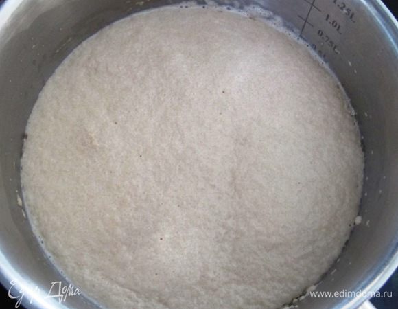 







Оставляем на несколько минут, пока не появится дрожжевая "шапочка".