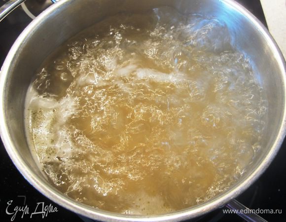 Отвариваем ракушки до состояния аль денте, ставим остужаться.