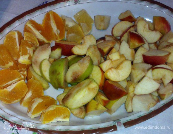 Нарезаем все ингредиенты на дольки.