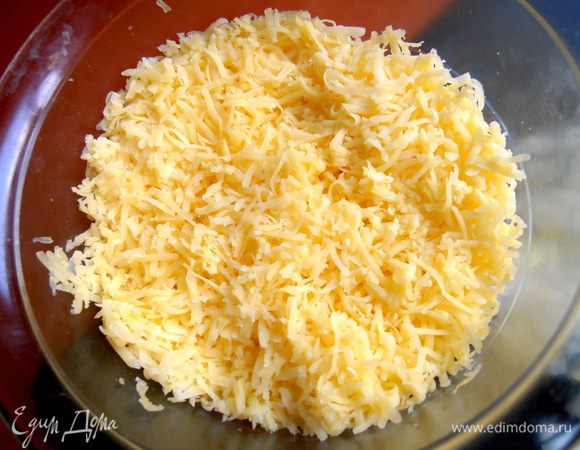 Сыр натереть на мелкой тёрке...