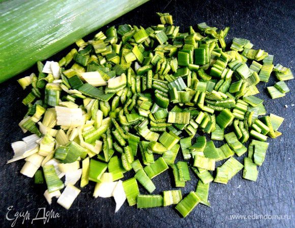 Затем измельчить...Можно взять и простой зелёный лук!