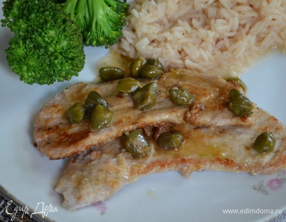 Подаем котлеты с соусом тут же. Приятного аппетита.