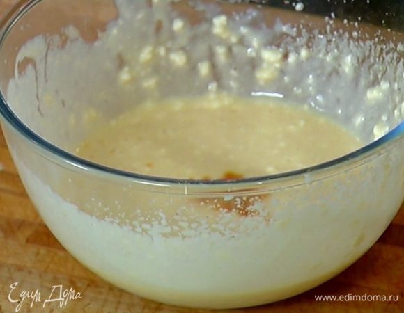 Влить ванильный экстракт, перемешать.