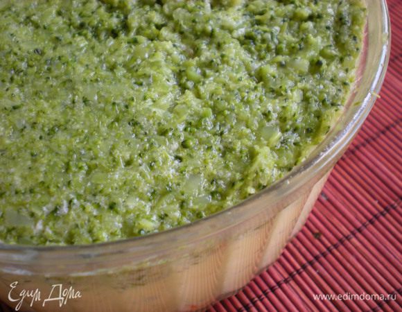 Выложить в форму. Поставить на водяную баню и выпекать в предварительно разогретой духовке до 180* 1 час 20 минут или до готовности (в зависимости от плиты). Готовность проверять бамбуковой палочкой: если она сухая - террин готов. Дать остыть и перевернуть на тарелку. Украсить по желанию. 