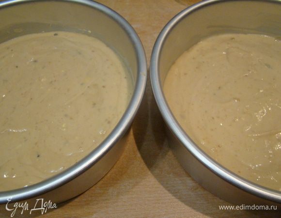 ..сверху выливаем тесто, выпекаем при 175"С до готовности (проверяем лучинкой)