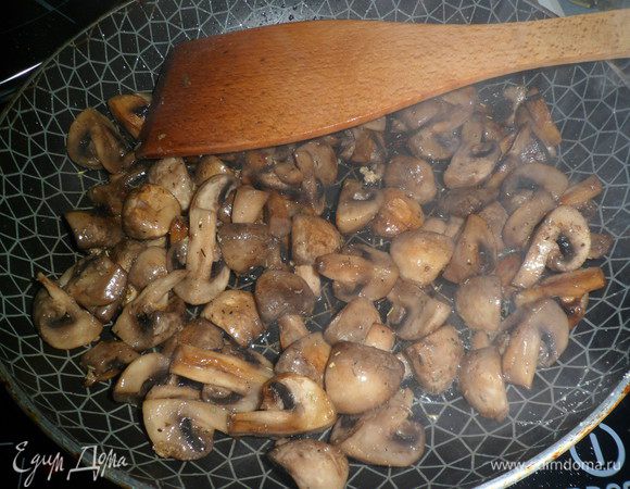 поджариваем на раст.масле до золотистого цвета