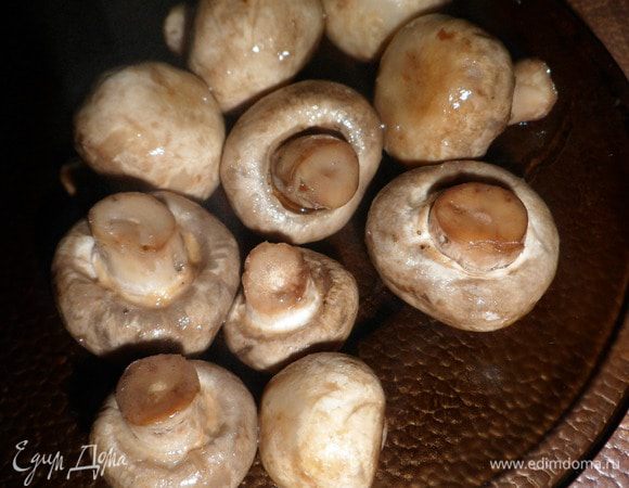 Целые грибы отделяем от остальных