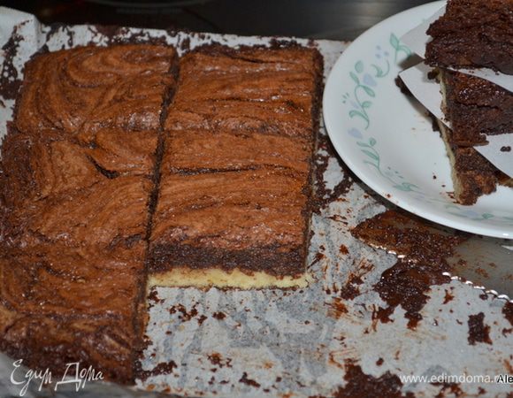 Достать из духовки ,дать остыть. Порезать на квадраты. Подаем к столу. Приятного аппетита.