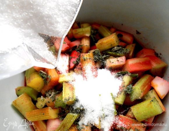 Добавить сахар по вкусу (мне хватило 50 г !)+ванильный сахар...