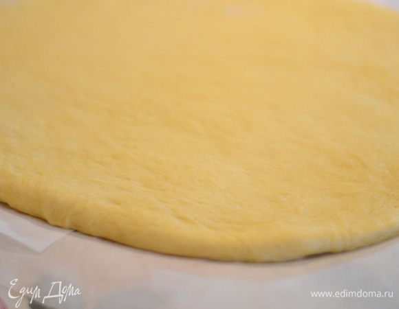 раскатать прямо на нем в прямоугольник.