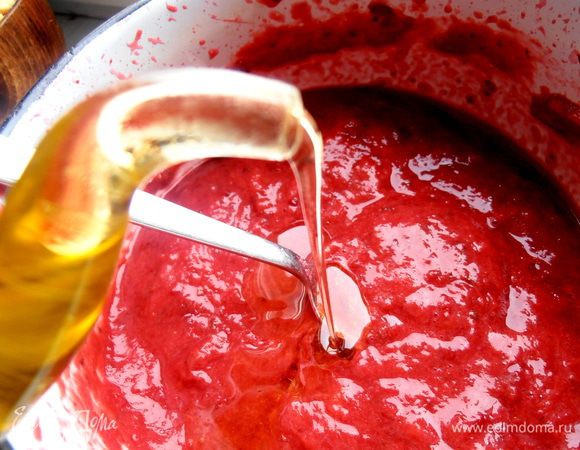 Добавить немного масла из виноградных косточек или оливкового без горчинки и без резких ароматов!