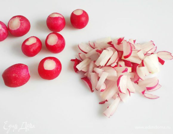 Очистить, вымыть и мелко нарезать редис.