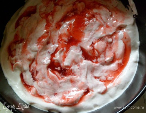 Если осталось малиновое пюре, то можно добавить.