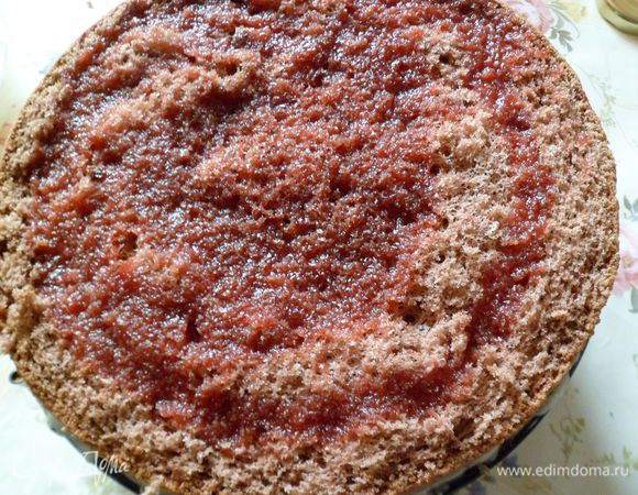 Пропитываем ягодным соком, отправляем  в холод на час.
